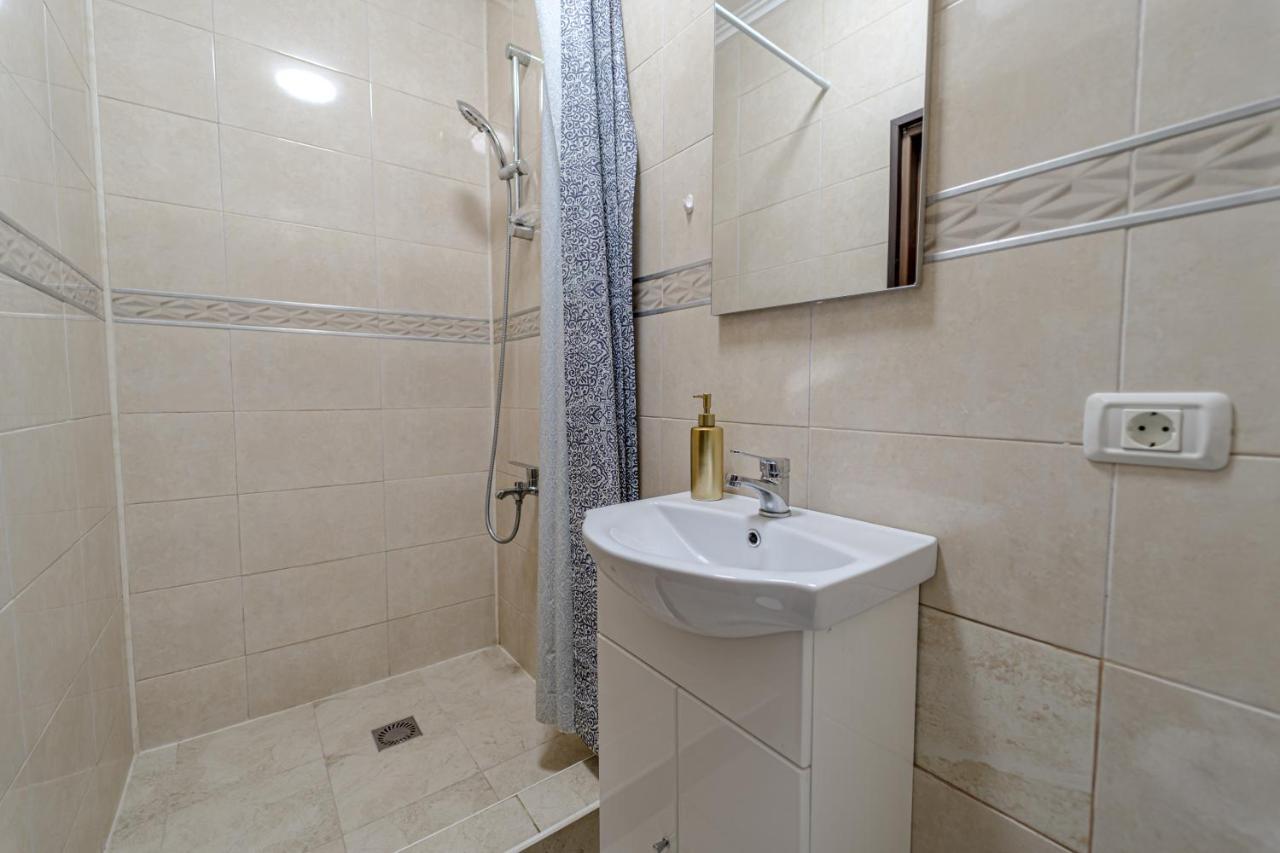אראד Hera'S Modern Home מראה חיצוני תמונה